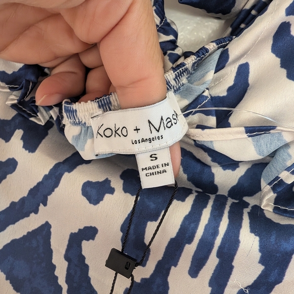 Elegant Blue and White Patterned Midi Dress - Picture 9 of 13